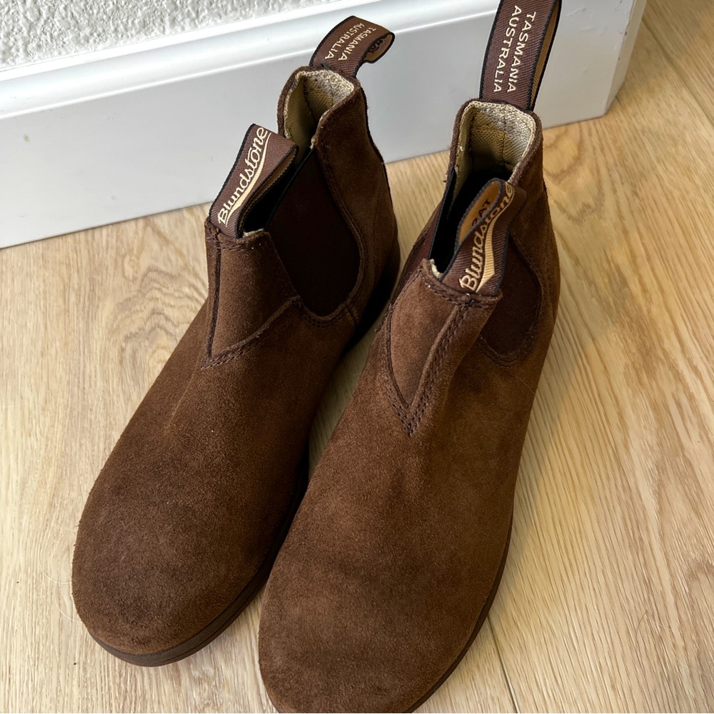 Blundstone 1398 Chelsea Boots Rustic Brown Suede Women’s US 8  Ankle Boot EUC